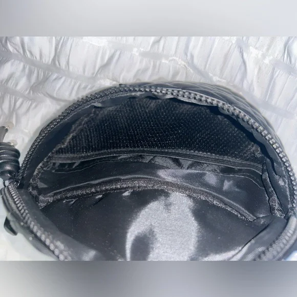 Brand new black Steve Madden Fanny pack! One size - Picture 4 of 4